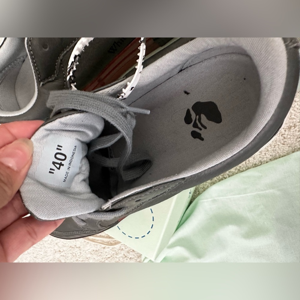 Off -White - Picture 4 of 5